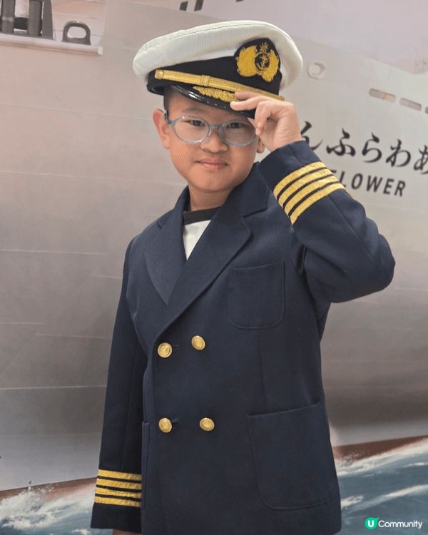 小朋友日本親子遊的珍貴紀錄,分別在豪斯登堡恐龍島的海岸步道留...