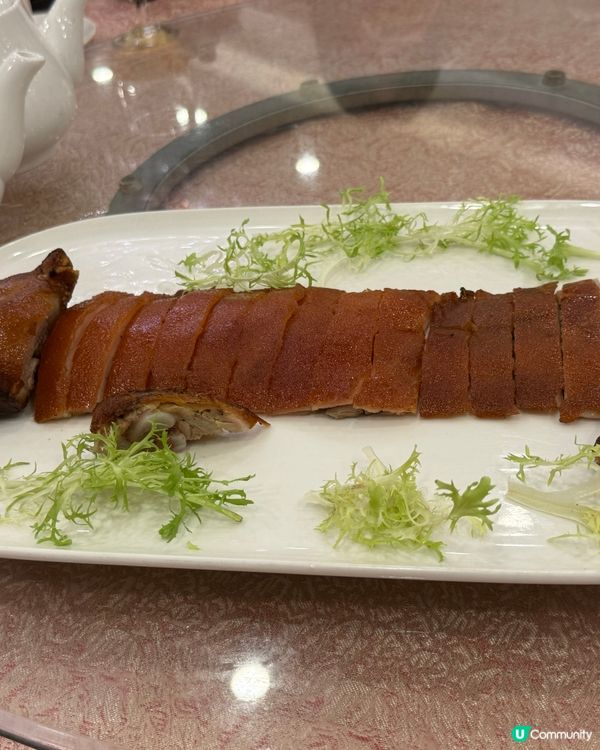 乳豬套餐半圍，六人份，好抵食，食唔晒
