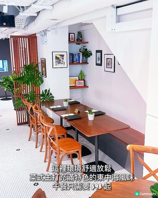 穿過華里小巷,發現這間隱身於上環的兩層高 Chill Caf...