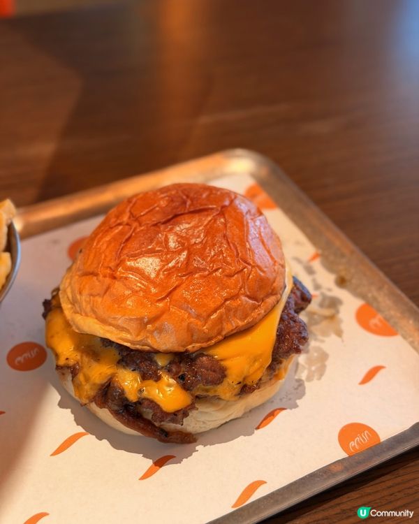 銅鑼灣隱秘酒吧👀呢個焦香burger有料到！