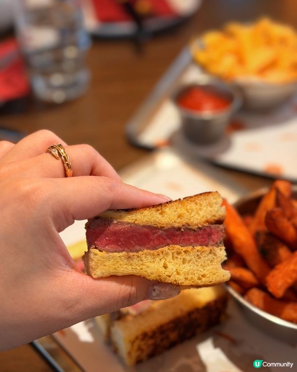 銅鑼灣隱秘酒吧👀呢個焦香burger有料到！