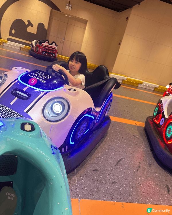 碰碰車排長龍都一定要玩，四歲都可以玩飄移又安全，VR震撼電單...
