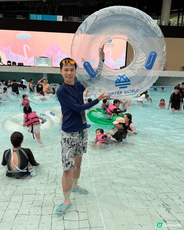 海洋公園水上樂園大人小朋友都可以一齊玩水，