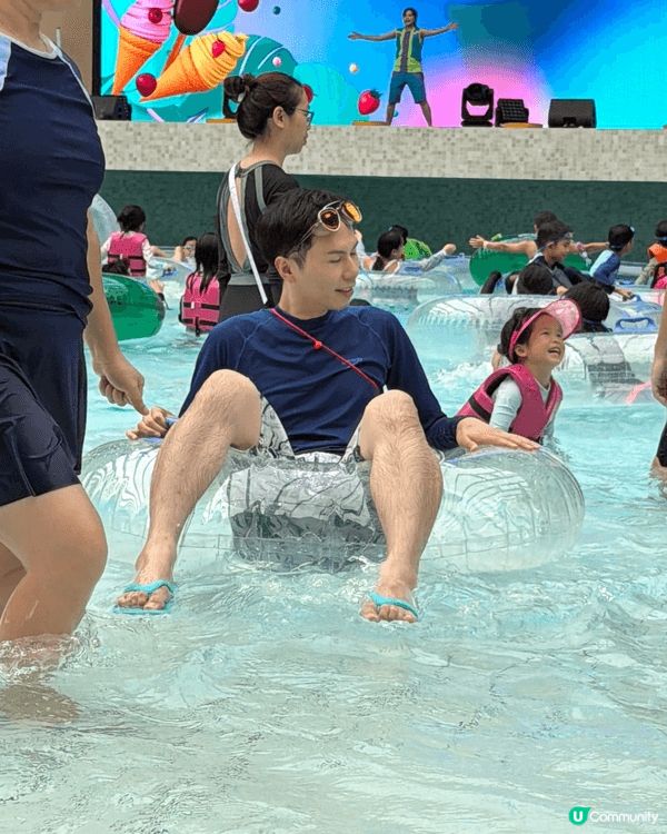 海洋公園水上樂園大人小朋友都可以一齊玩水，