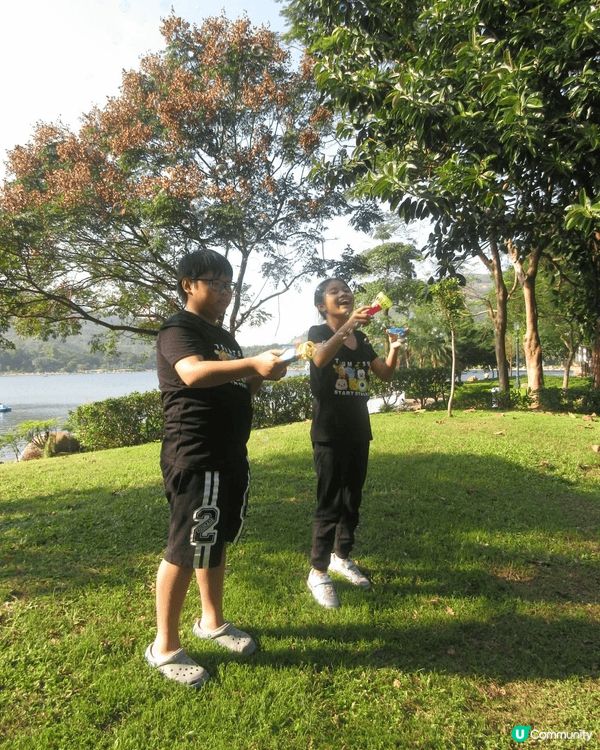 迪欣湖是現時全港最大的人造水池，這裡遠離都市繁囂，背山面湖、...
