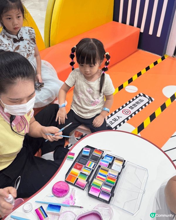 放暑假真係考驗體力㗎！帶小朋友出街玩，去戶外又熱到暈，去公園...