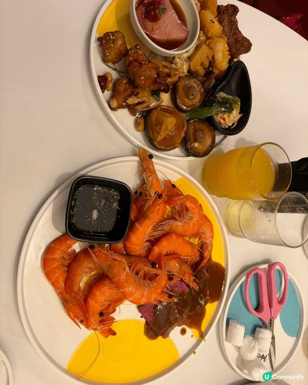 第一次去迪士尼酒店食自助餐體驗非常好招呼周到加上有迪士尼公仔...