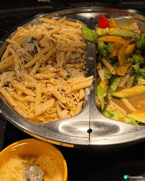第一次去迪士尼酒店食自助餐體驗非常好招呼周到加上有迪士尼公仔...