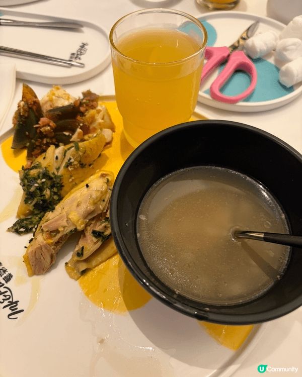 第一次去迪士尼酒店食自助餐體驗非常好招呼周到加上有迪士尼公仔...