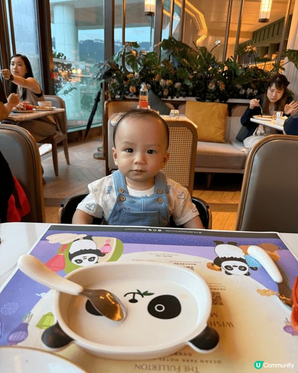 早前到香港富麗敦海洋公園酒店享用自助餐，無論海鮮、即煮美食及...