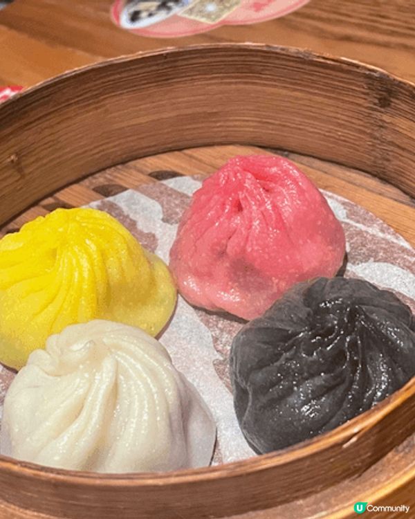 自助餐堪稱視覺與味覺的雙重饗宴。生猛海鮮區的波士頓龍蝦鉗肉質...