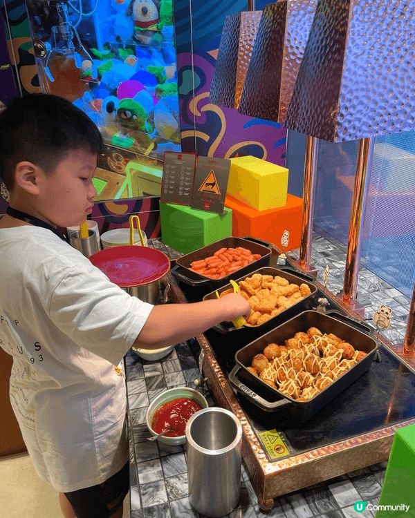 這趟自助餐體驗非常棒！餐廳的食物種類極其豐富，從新鮮的蝦類海...