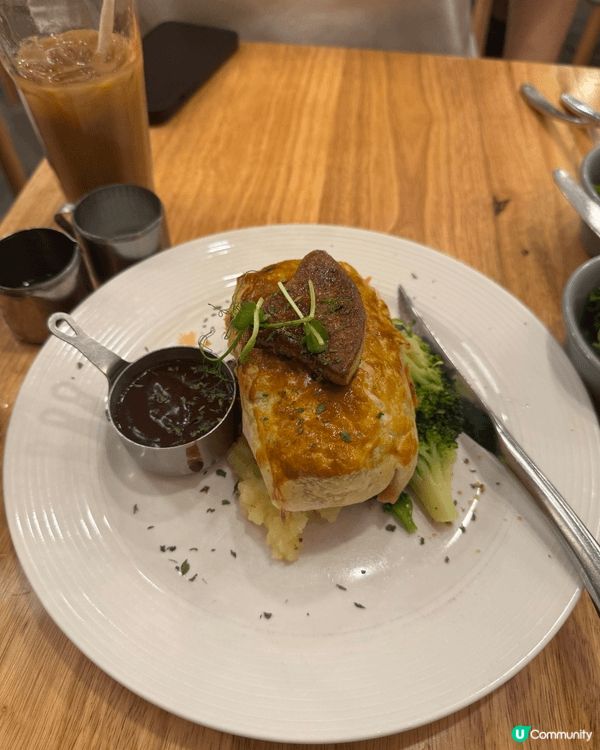 呢間係荷里活廣場嘅WM Café & Bar，晚市套餐都幾抵...