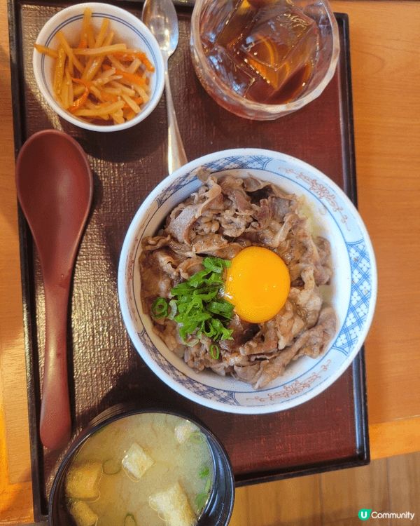 上星期日，我在位於鑽石山荷里活廣場的丼丼屋吃飯。我點了一個燒...