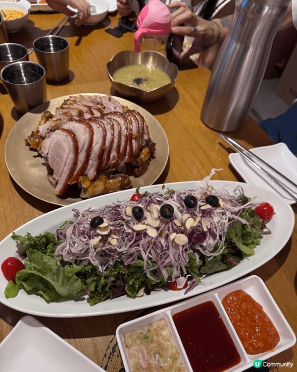 去韓國一定要食豬手，原好食都係原味白肉，又嫩又滑包住生菜一齊...