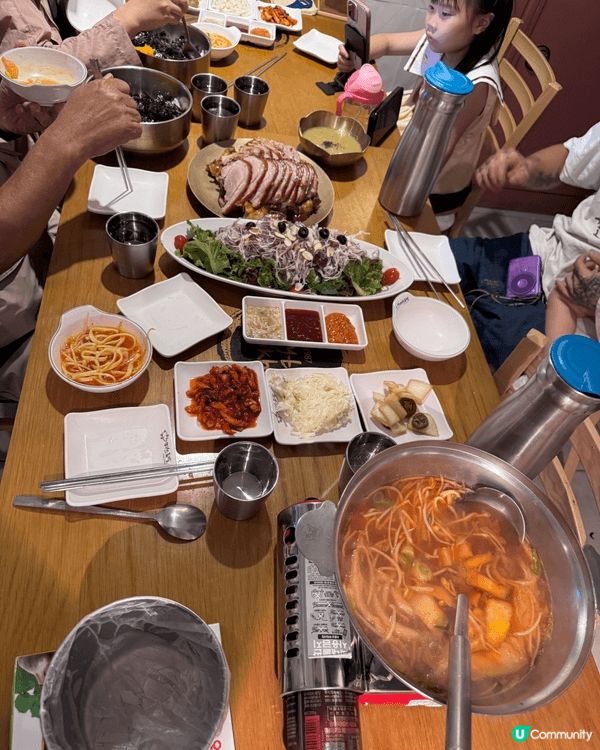去韓國一定要食豬手，原好食都係原味白肉，又嫩又滑包住生菜一齊...
