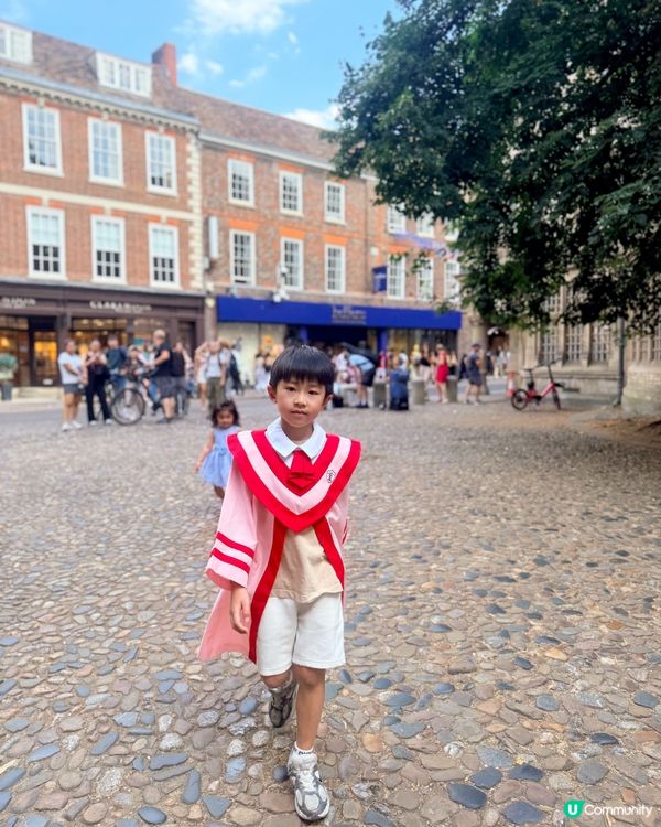 呢度係我哋之前去英國 Cambridge 影嘅畢業相