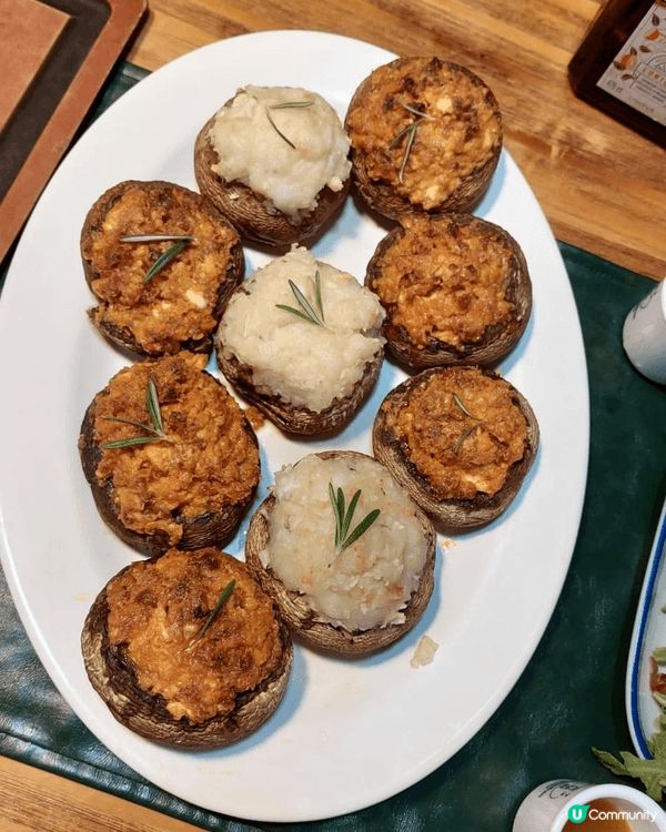 我喜歡發掘及品嚐不同特色美食，今次分享的蒜香大蝦、特色釀蘑菇...