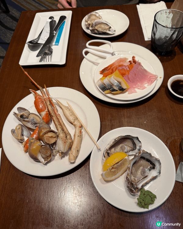 環境好好，可以睇到對面尖沙咀既景色，有生蠔，龍蝦食，都好好食...