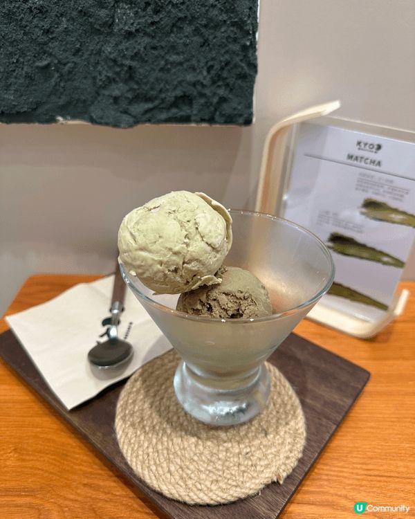 呢間日系專門店嘅甜品顏值真係逆天！特別係手拿住嘅草莓大福雪糕...