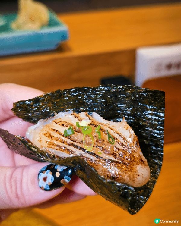 冰鎮生蠔與鱈場蟹腳非常新鮮肥美，入口鮮甜；現場即煎的和牛牛排...