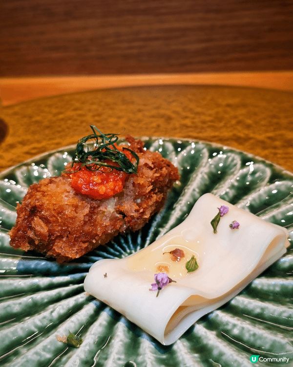 冰鎮生蠔與鱈場蟹腳非常新鮮肥美，入口鮮甜；現場即煎的和牛牛排...