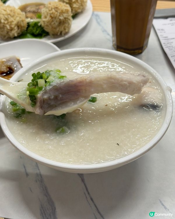 街坊粥店😋！鯪魚球+嫩魚腩粥💯