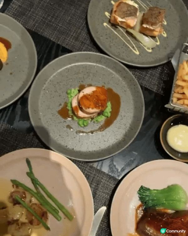 香港東隅酒店的 FEAST (Food by EAST) 餐...