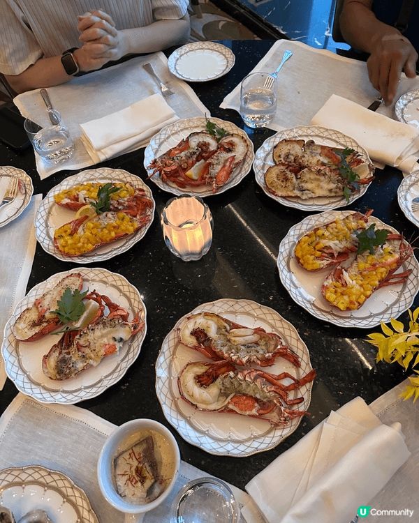 香港君悅酒店的 茶園 (Tiffin)。用餐環境以優雅舒適見...