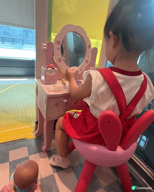 今次帶囡囡去到九龍灣紙飛機親子餐廳，遊樂區設施非常豐富，有巨...