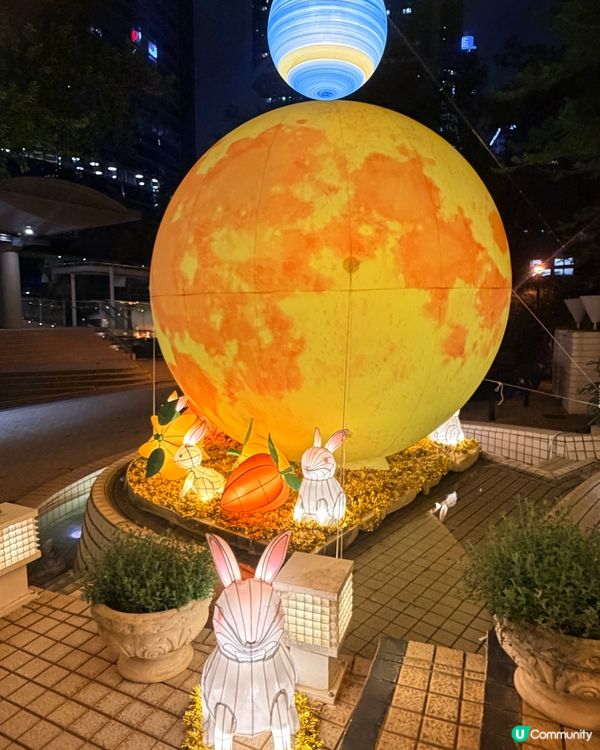 香港公園今年中秋設了靚靚打卡點!以星空宇宙做主題｡掛了幾排星...