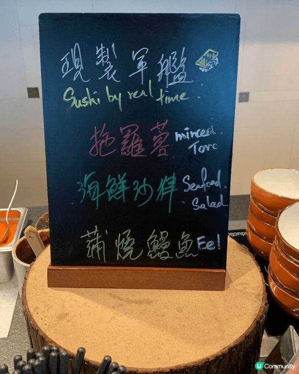 到尖沙咀青年會酒店再臨閣享用一頓豐富自助晚餐，各式各樣肉類、...