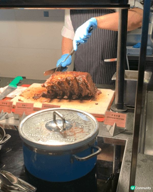到尖沙咀青年會酒店再臨閣享用一頓豐富自助晚餐，各式各樣肉類、...