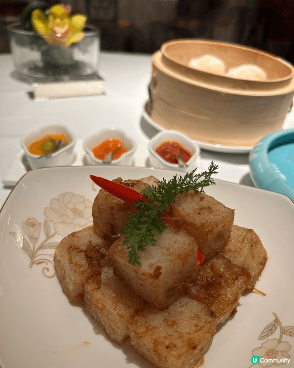 媽咪同我嚟到香宮慶祝生日！呢度嘅環境高貴典雅，服務員非常細心...