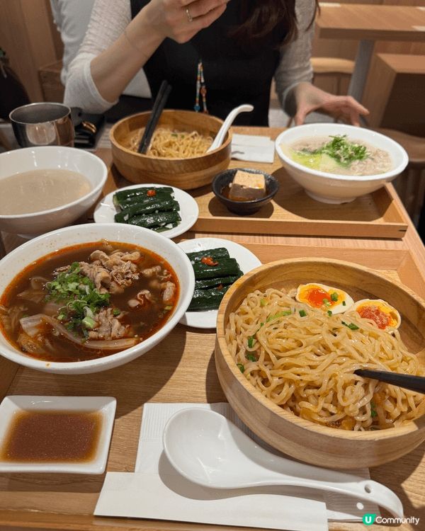 呢間係位於鰂魚涌的大師兄銷魂麵 面好彈牙 算係係香港比較好食...