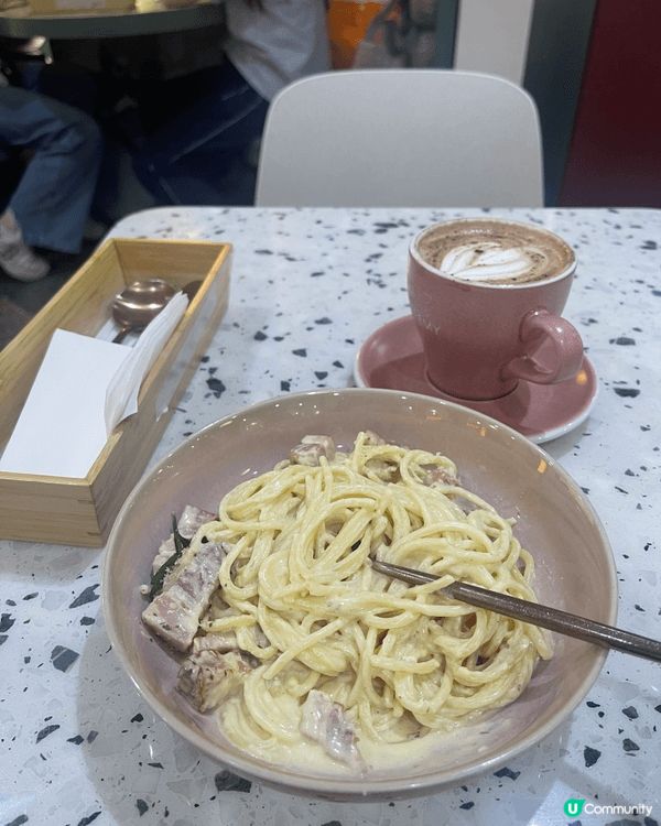 週末去咗海港城行街，所以lunch就去咗附近港威商場ge E...