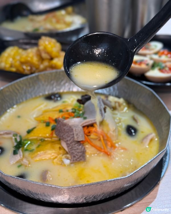 觀塘名物の花膠雞湯米線
