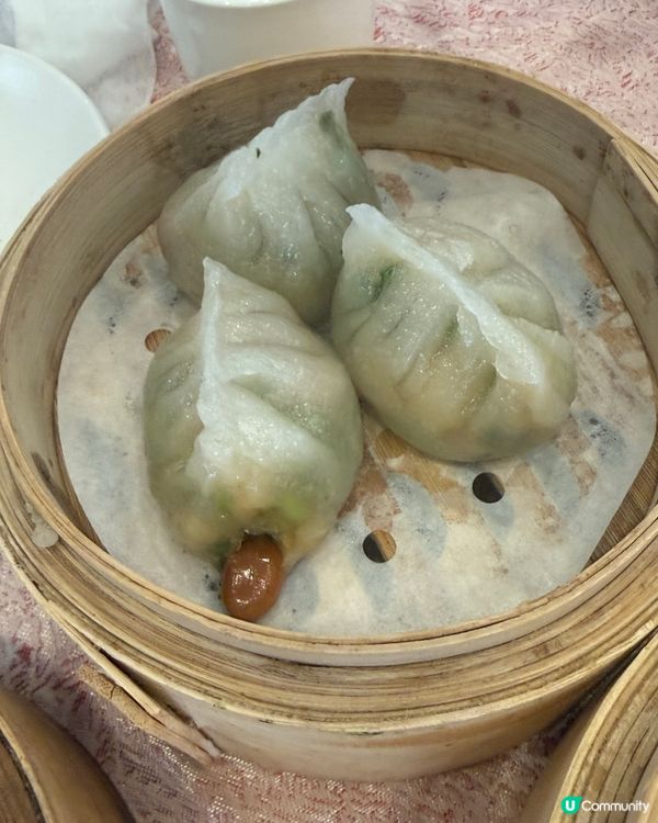 一家人去飲茶，食點心，傾吓偈，