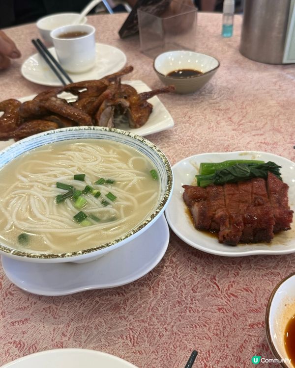 一家人去飲茶，食點心，傾吓偈，