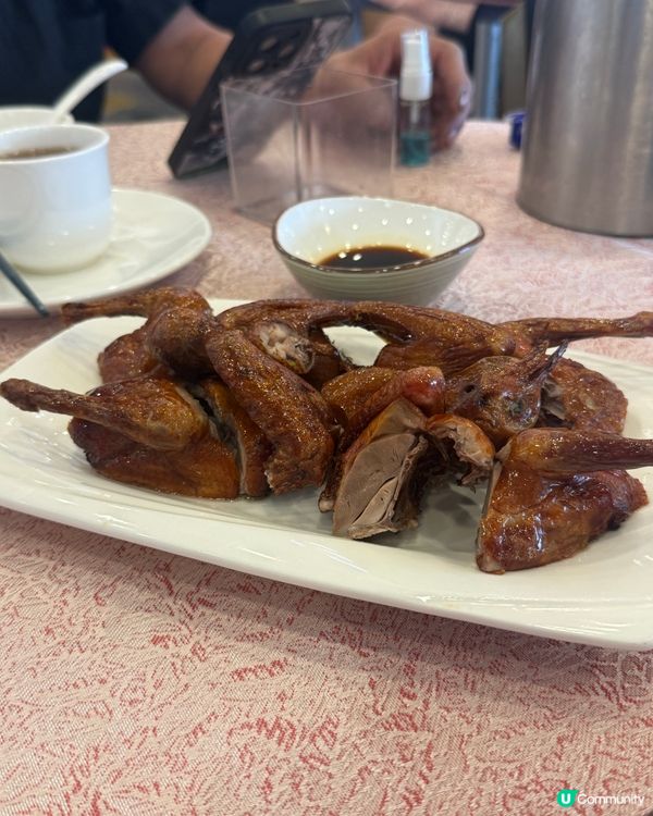 一家人去飲茶，食點心，傾吓偈，