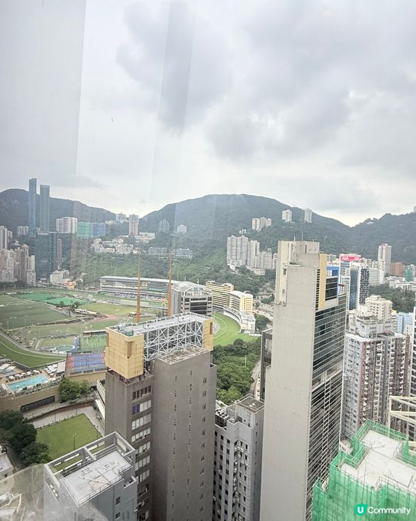 好，這就為你生成兩個廣東話的社交媒體貼文標題：

24樓跑馬
