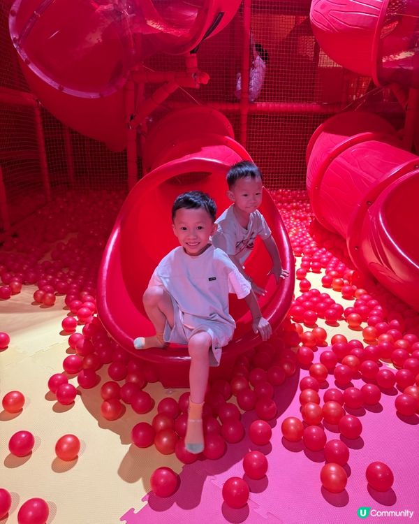 啟德充氣彈床，放電必去！🎈