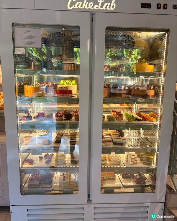 烏茲別克 Decent 甜品店🤪 衫初嚐開心果拿破崙🍰