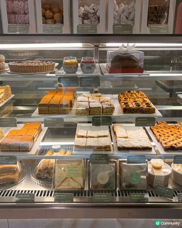 烏茲別克 Decent 甜品店🤪 衫初嚐開心果拿破崙🍰
