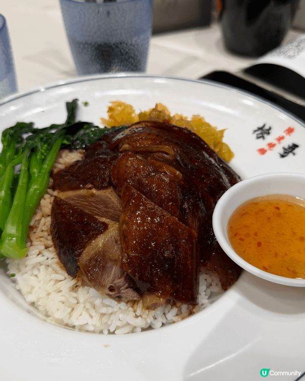 油麻地榕哥，砵蘭街馬會側邊，燒味茶餐廳格局，唔花巧，但企得住...