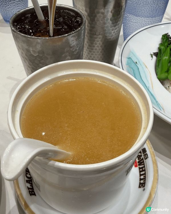 油麻地榕哥，砵蘭街馬會側邊，燒味茶餐廳格局，唔花巧，但企得住...