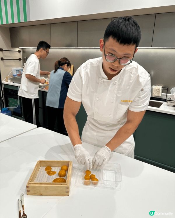 早前賽馬會嘅其中一個機構「凝舍」開幕，我地有幸咁啱見到宣傳就...