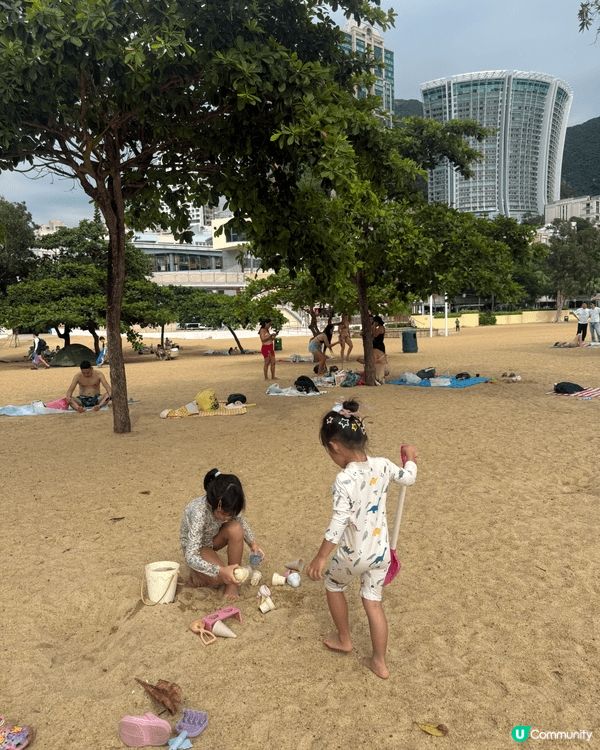 第一次去位於港島的淺水灣沙灘，發現沙質同水質都幾好，當日人潮...