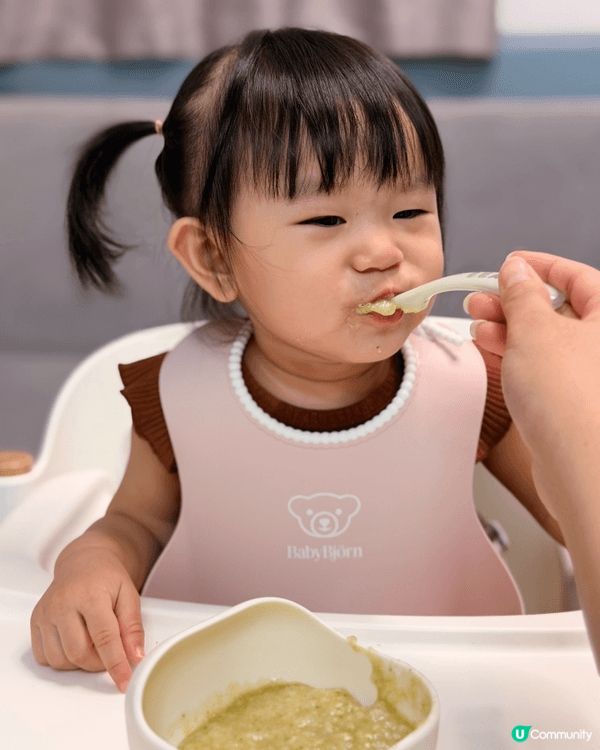 妹妹係個小吃貨😝單靠飲奶奶已經唔能夠滿足佢😆依家妹妹一日要食...