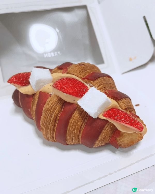 🍓🥐 理大爆紅嘅士多啤梨麻糬牛角包，唯港薈都有啦～ 